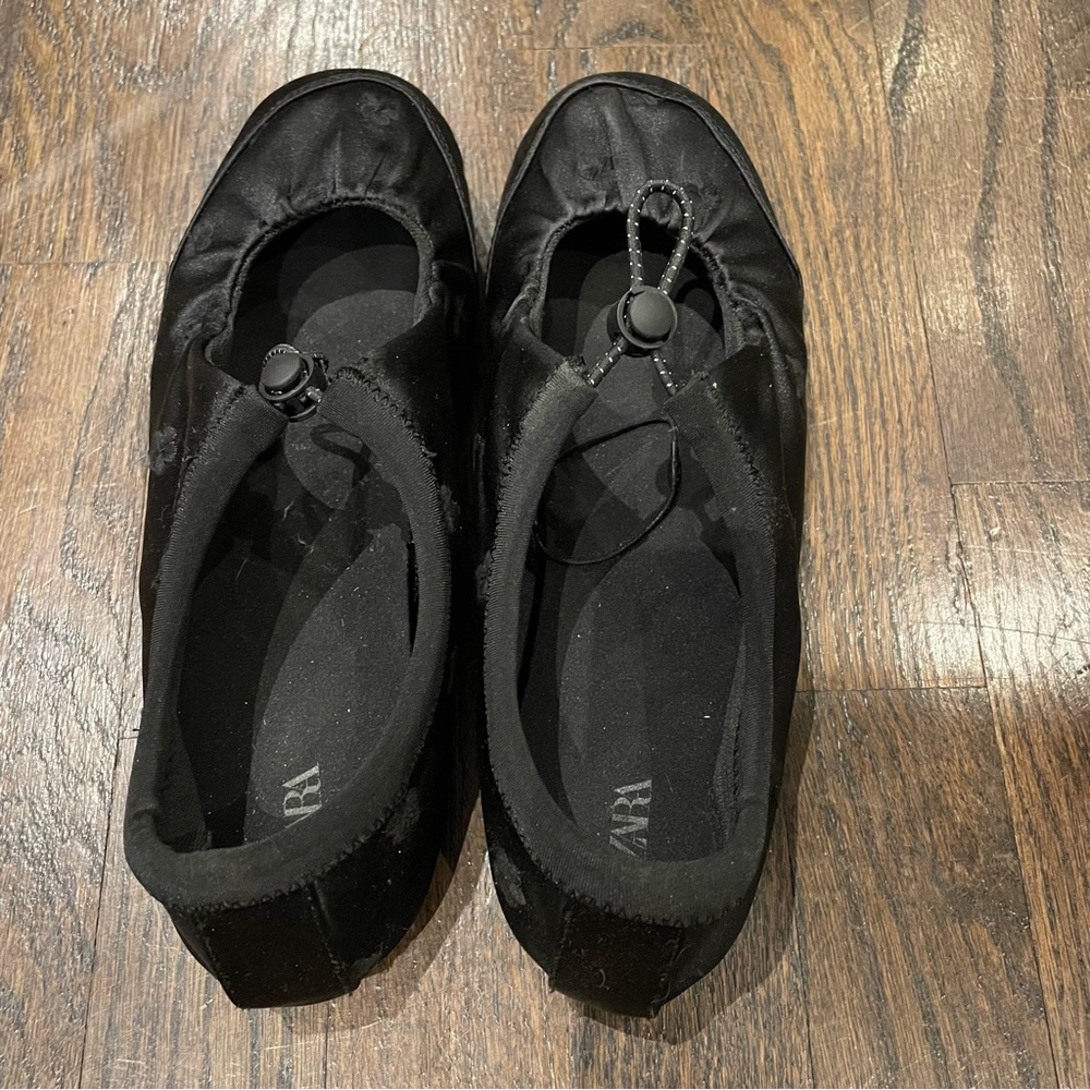 Sz 37 / 6.5 Zara Black ruched ballet flat - Picture 2 of 4